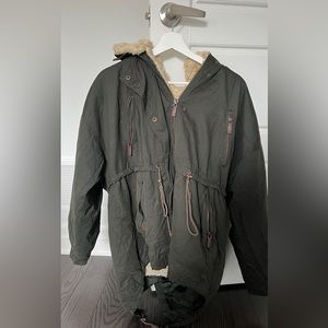 Zara winter coat with detachable hood. Size: XS, oversized fit